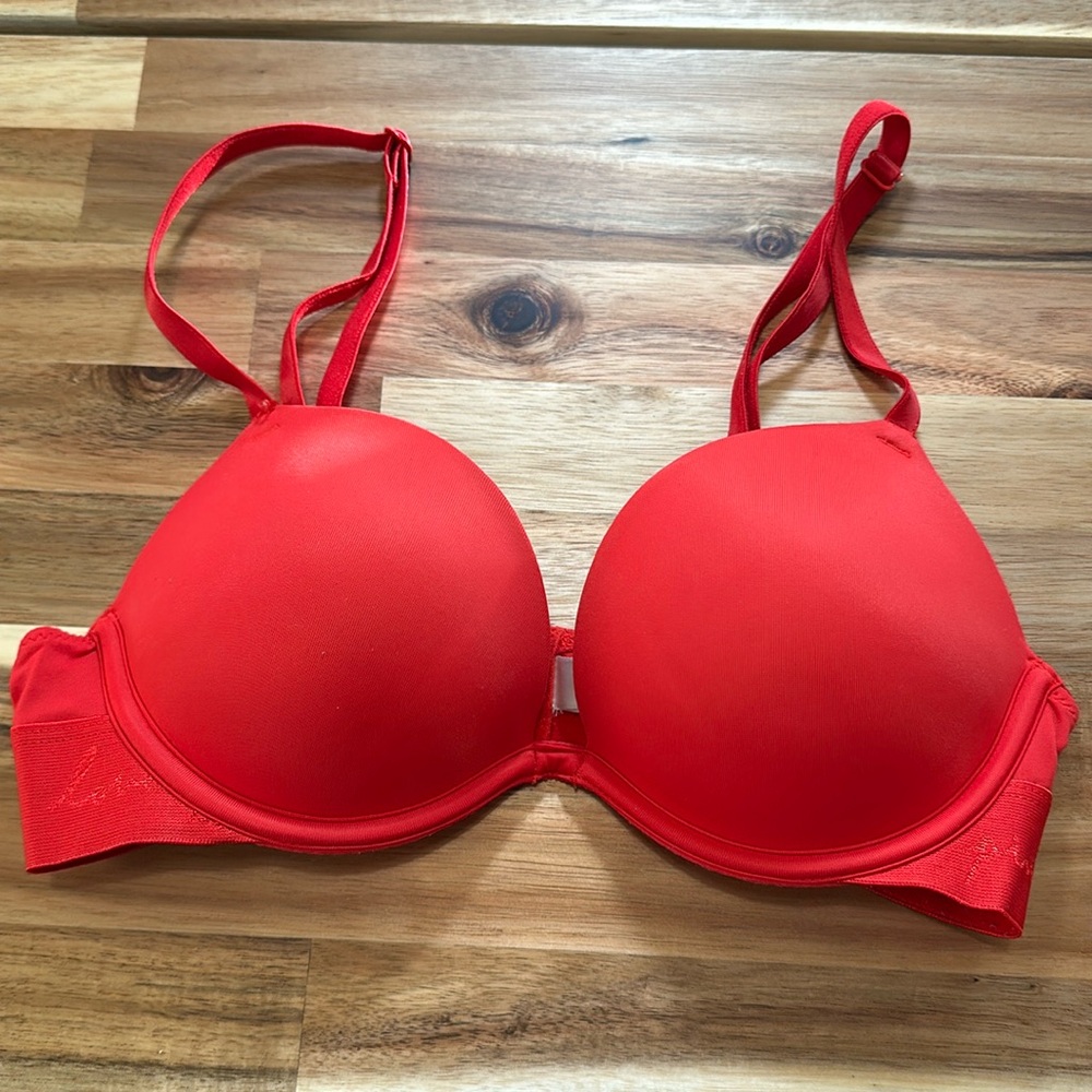 Pink Victoria’s Secret wear everywhere super push up bra 32B adjustable straps